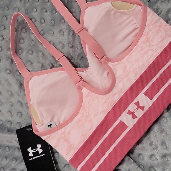 Under Armour sport bra with pads - Picture 3 of 3